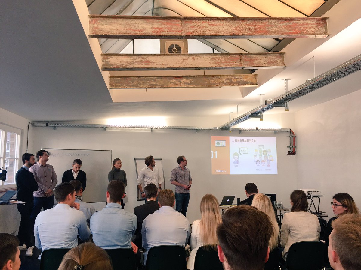 tzinderella's tweet photo. Last but not least: das fünfte Team präsentiert "der Gefallen 2.0" #HSGatDaimler #goDigital #DaimlerCONNECT @HSGStGallen https://t.co/uyMtNJ3d3q