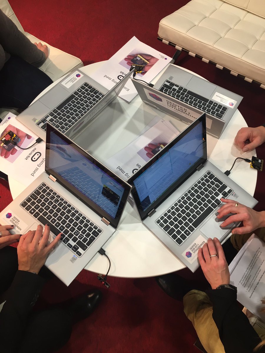 iktsenteret's tweet photo. Prøv micro:bit, dataspill og virtual reality i rom for lek og læring under #settdagene #settdate i dag 14-16, tirsdag 11-13 https://t.co/x4Ut0dNZ6v