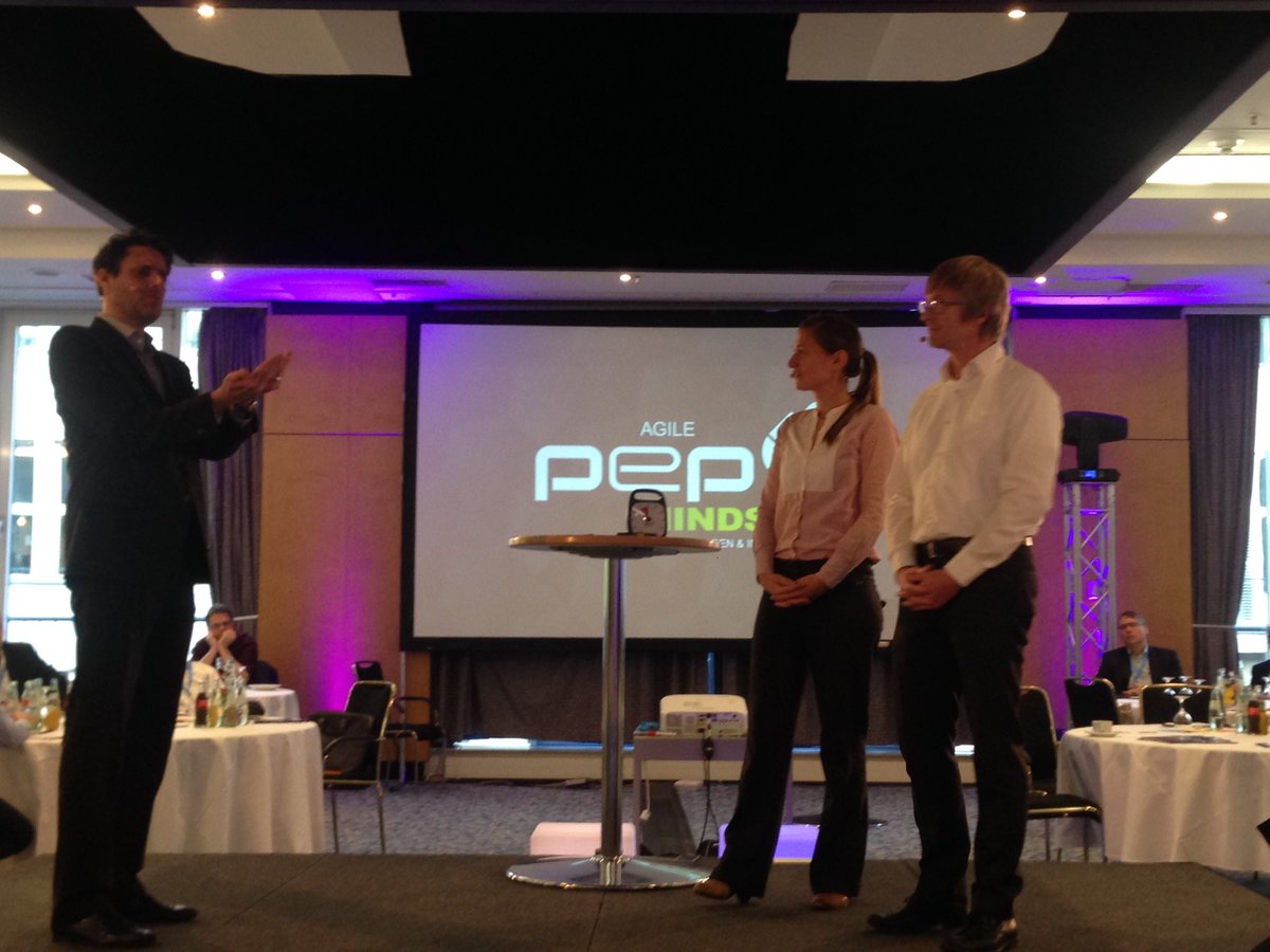 sanweigel's tweet image. #agilePEP @VitaminT hält uns im impro Theater herrlich den Spiegel vor ...wahrlich großes Theater!