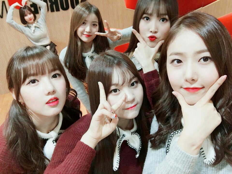 GFRDofficial's tweet photo. #��자친구 #GFRIEND #제26회하이원서울가요대상 본상, 인기상 부문의 후보가 되었습니다! https://t.co/EuALrYnqcZ 링크로 들어가셔서 어플 다운로드 하신 후 투표에 참여해 주세요♥ 여친이들에게 응원을 보내 주세요!^0^ https://t.co/LvbdoW4mql