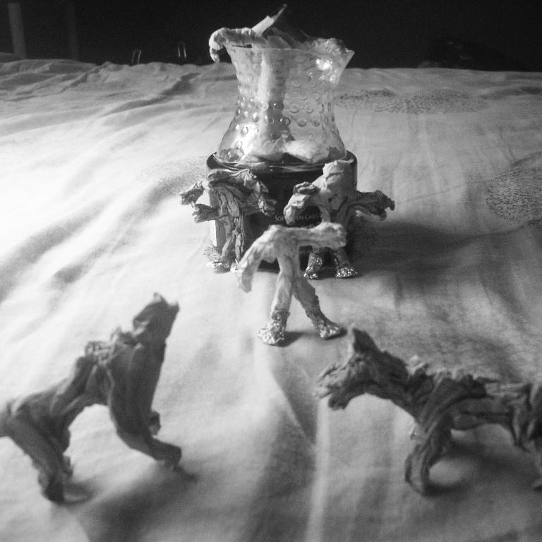 ArtNigerian's tweet image. #PaperLife #PaperArt #PaperSculpting #Art #Creativity #Innovation #Nigeria #Cute #MyArt #Characters #Origami #Heroes #Alien #Dogs