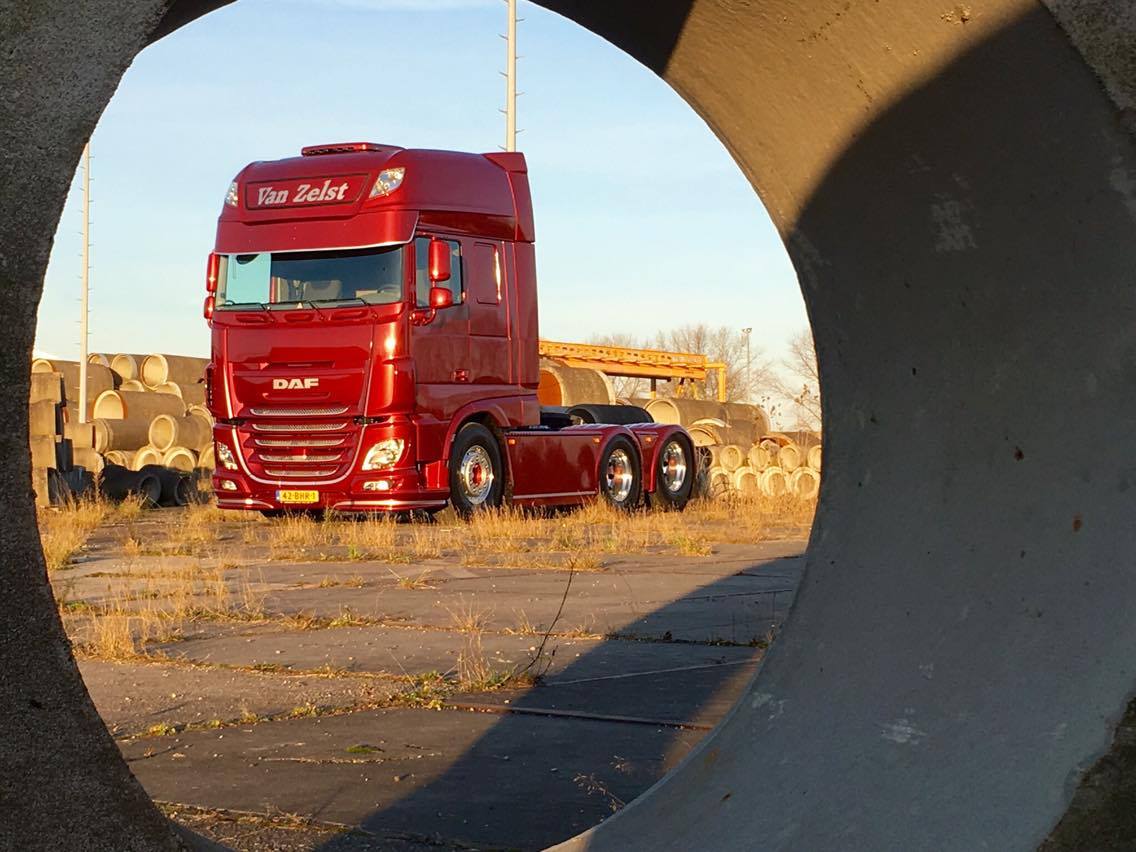 DAFTrucksNV's tweet photo. Verspui #Trucks delivered this XF510 Super Space Cab. Transport activities will be mainly in France so 'Bordeaux Red' is spot on! #vanZelst https://t.co/1kHRdy43HK