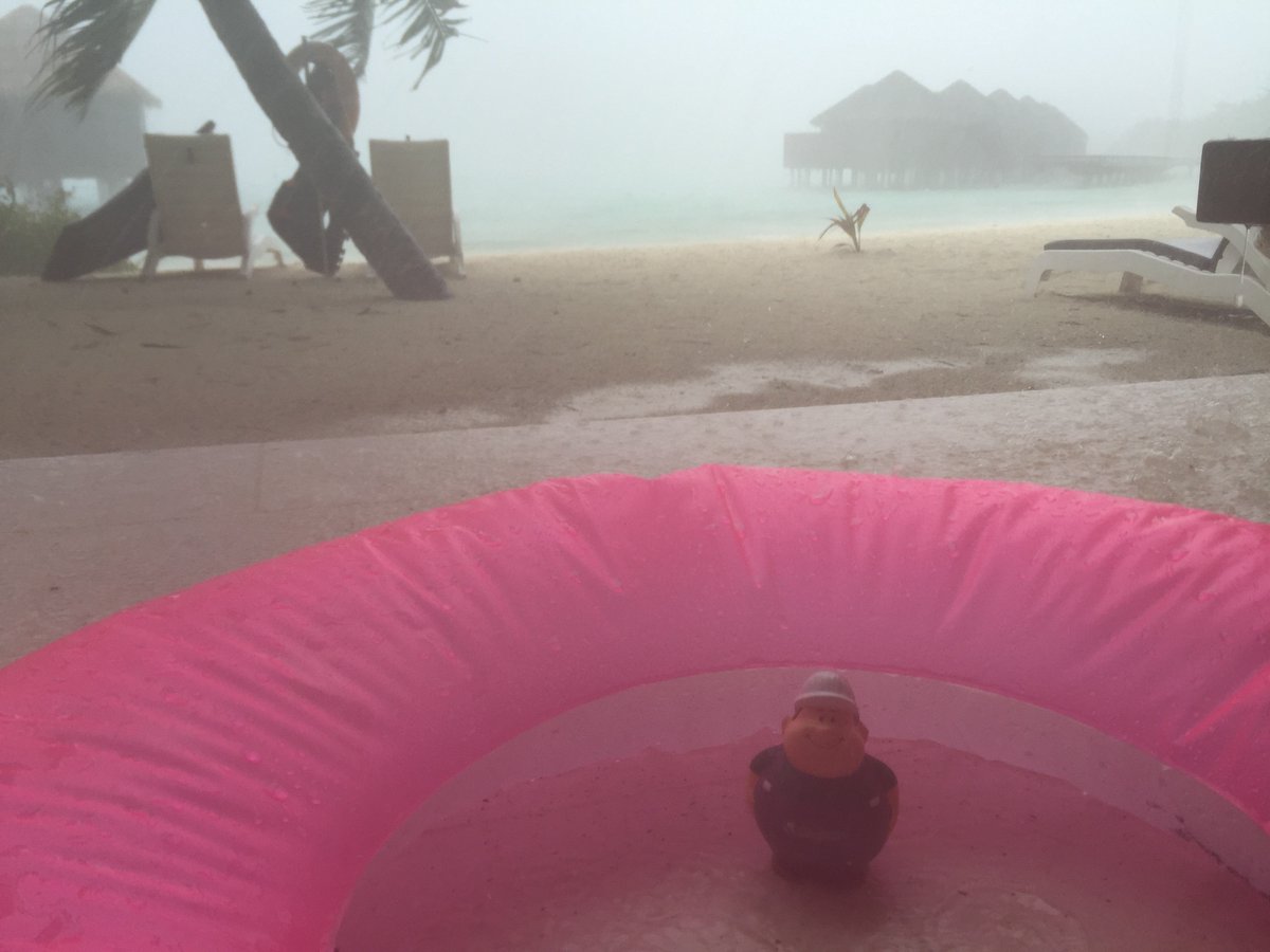 S_Bialoian's tweet photo. Rain in Paradies #maldives @SheratonMaldive #beachlife #placetovisit #LuxuryTravel #nature #relaxation https://t.co/3awtEzpFbt