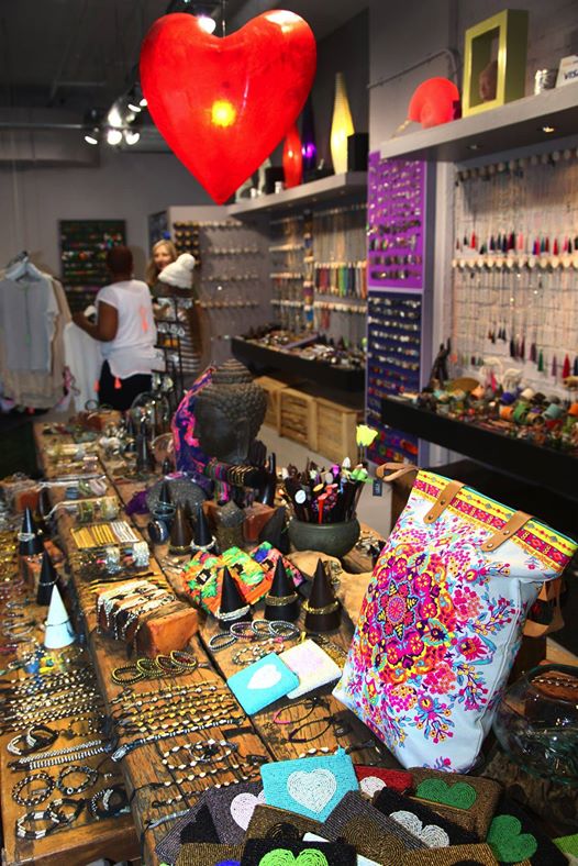 RedCarpetCT's tweet photo. Get your closet ready at @dermalogicasa's Summer Prep events with pop-up shops by @theHive_apparel &amp; Giro Del Mondo. https://t.co/a28vb8FQ3c https://t.co/cl4Bxht6tH