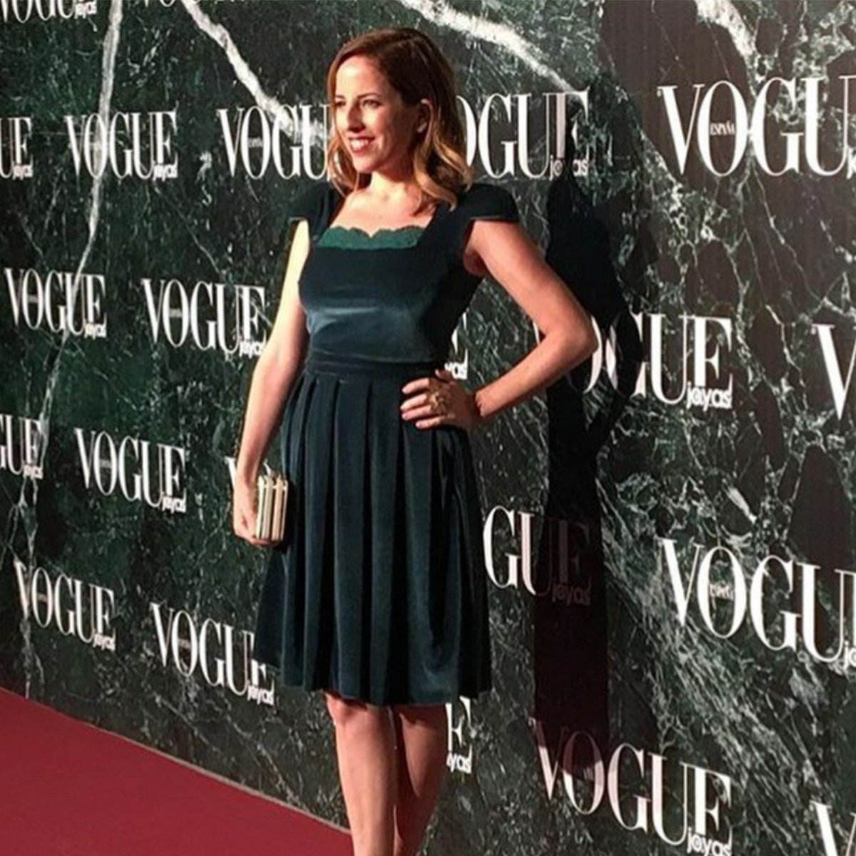 Nos llevamos una grata sorpresa al ver así de fabulosa a @CeliaDeMolina en los #PremiosVogueJoyas 2016 con nuestro #vestido princesa. #moda