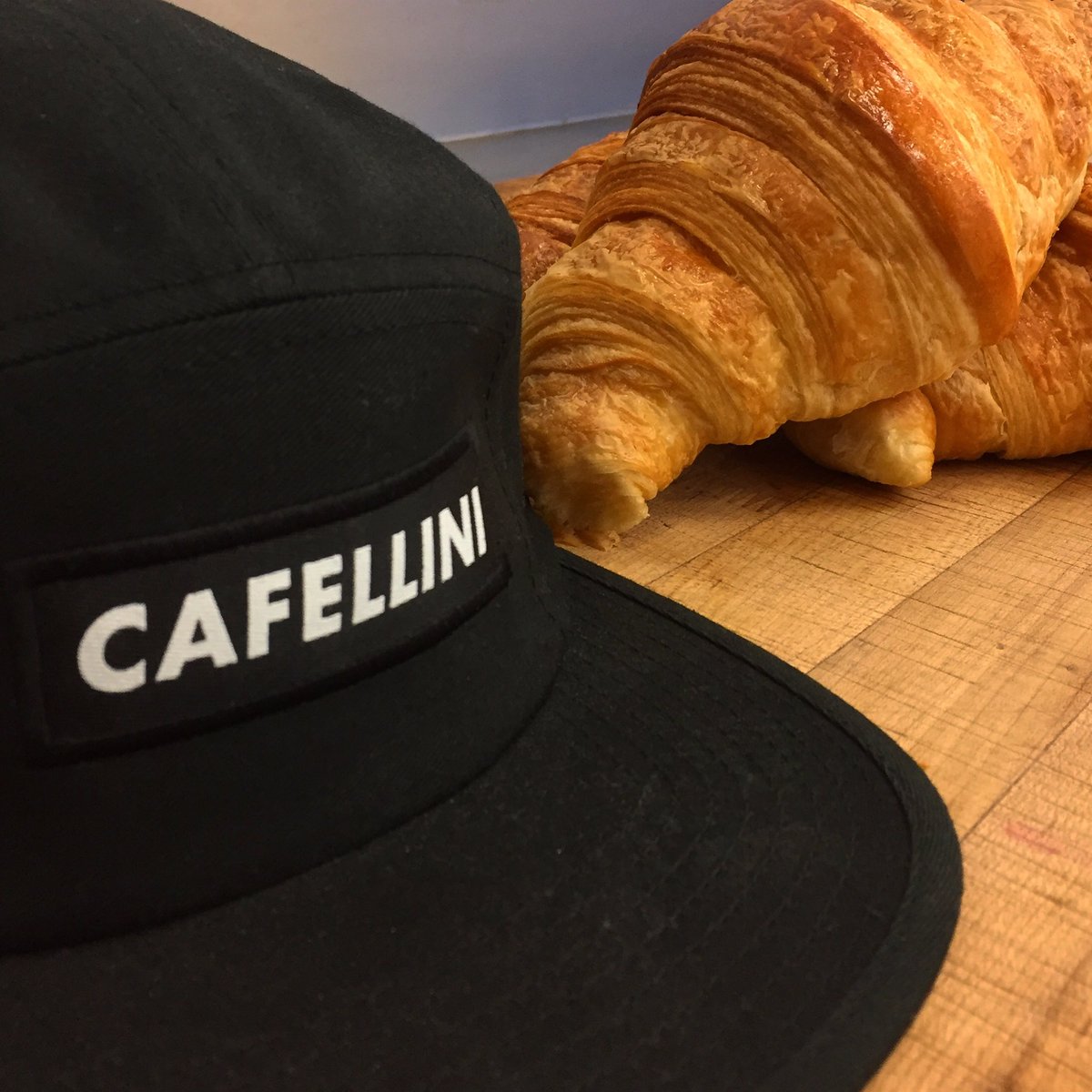 lestouriers's tweet photo. Belle casquette @CafelliniQc 👊🏻😎👌🏻 #lestouriers #cafellini #croissant #mtl #montreal https://t.co/adbcsWBaXa