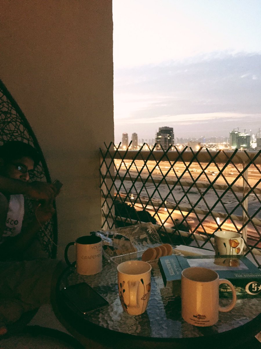 FarihaOsmani's tweet photo. #KhaasChai and Nan Khataai with a view 😊😍 #Alhamdulillah #MyDubai #NestleEverydayKiChai #LahoreKiNanKhataai #DubaiWinterWeather https://t.co/UlQvjw01BC