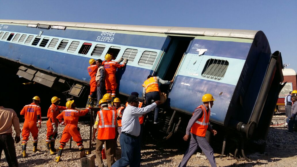 Rajendra_bkn's tweet photo. NDRF team with Railway staff jointly exercised to exhibit relief measures by conducting mock drill at LGH station https://t.co/mQmvWUsSam