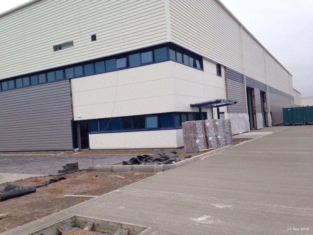 ParkwayMK's tweet photo. Week 29 at Bourne End! #hewletts #kgm #abbeyflooring #gandafire #argon #ksdecorating #holford #mandek #gregsavage #landplan #aalamb https://t.co/nBEGQ6lbtO