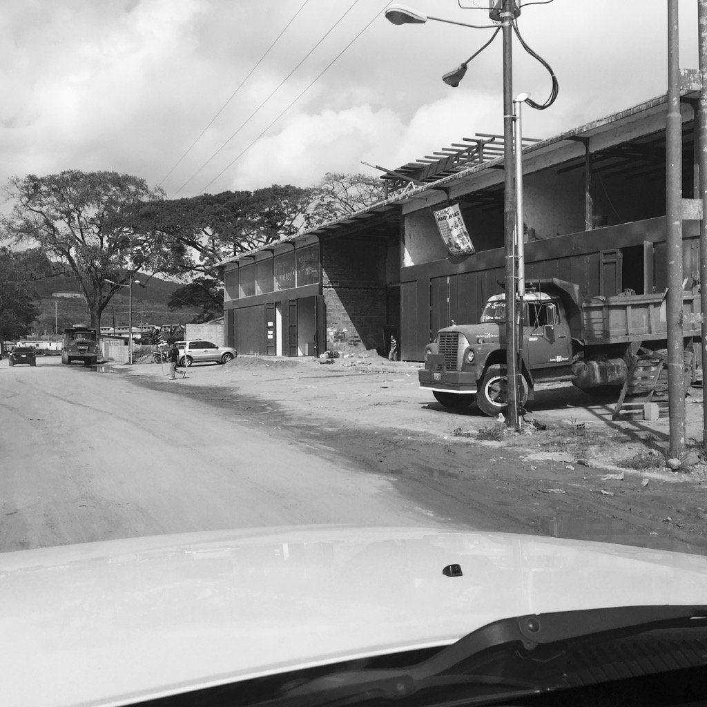 avilaelguerrero's tweet photo. Las tierras (Macó Macó) en San Diego las entrego Chavez para producir no para centros comerciales @INTI_OFICIAL https://t.co/vWuZ3o27u6