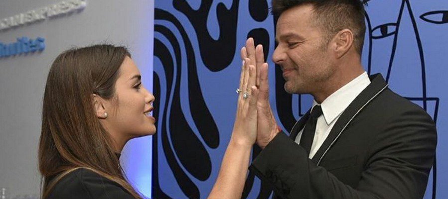 europa_fm's tweet photo. ▶️@laliespos, que colabora en #DarknessToLight de @BrianCrossIbiza, triunfa como telonera de @Ricky_Martin en México https://t.co/9ydrRIZfxL https://t.co/DOlZ6CE7ky