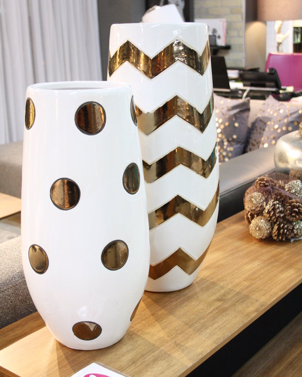 IntIllusionswpg's tweet photo. Gorgeous metallic vases available in-store! #Winnipeg #InteriorIllusions #Style #InteriorDesign #Home #Metallic https://t.co/hDLxtu7Rks