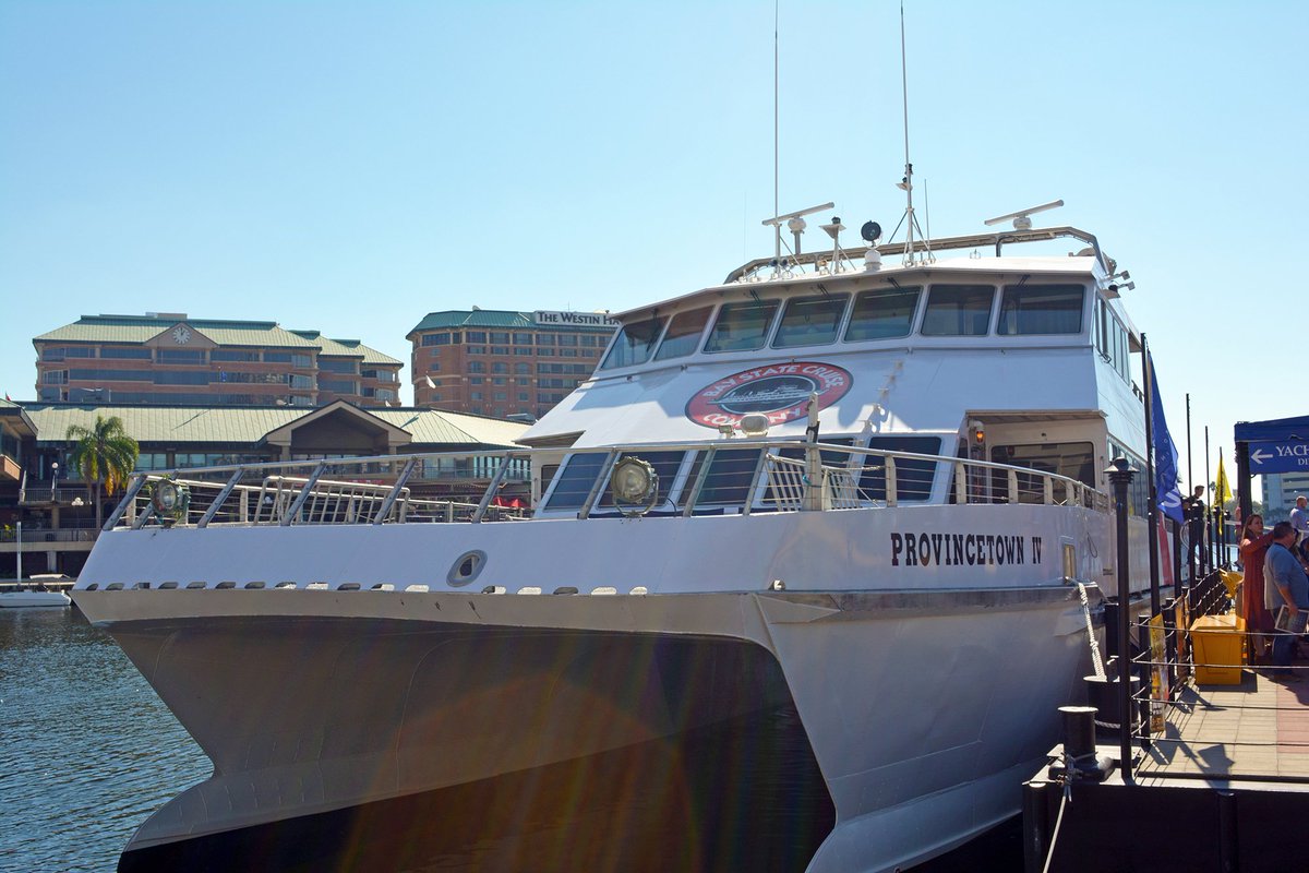 GoHART's tweet photo. .@CrossBayFerryTB commuter service kicked off today! The In-Towner and @TampaStreetcar are great first/last mile options in @Tampasdowntown! https://t.co/9o8Dp1fyJP