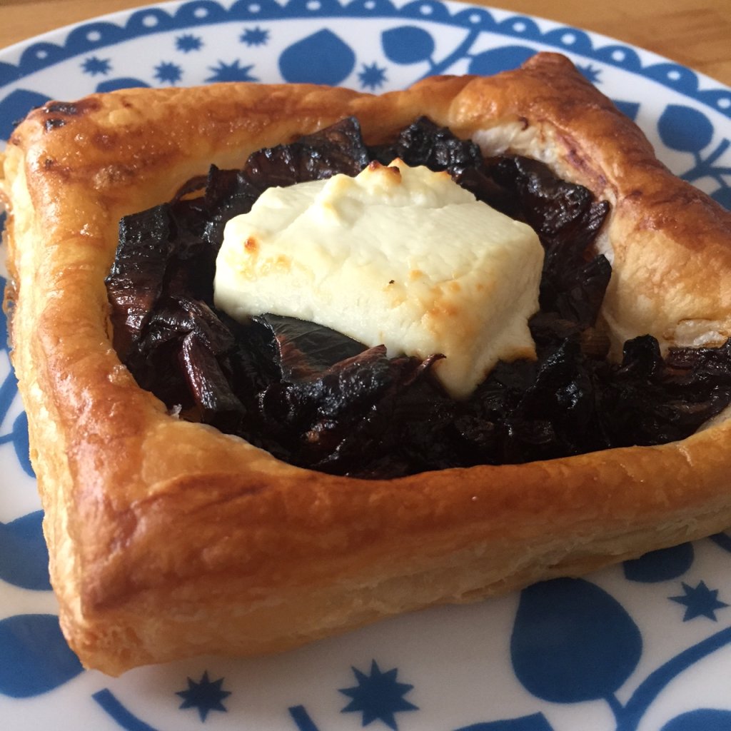 peachtreesbbees's tweet photo. Easy caramelised red onion and goats cheese tart https://t.co/3X2xJ8ZOQ3 https://t.co/D4dmsjzGAn