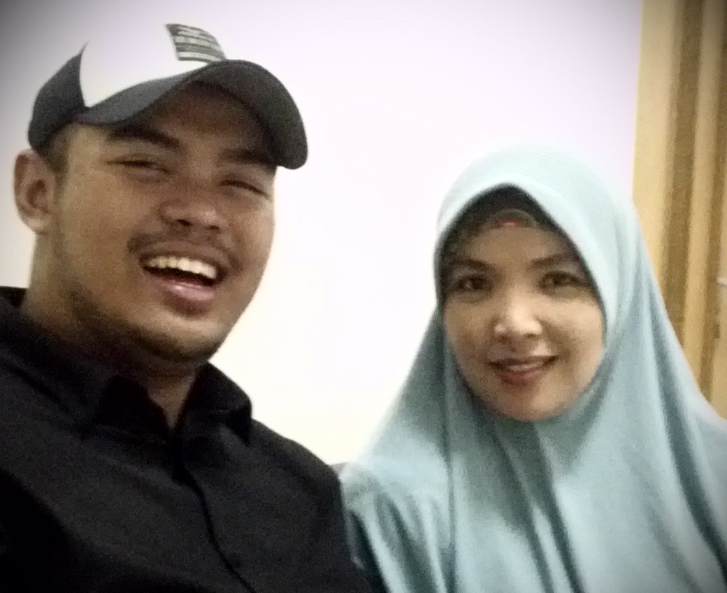 PakamUmi's tweet photo. Kdg diantara sedih ada kbahagiaan
 ktemu ma adik Bongsor kami si Topik.. 
Kangen juga ma adik kami yg gmn gitu.. https://t.co/vjCedpS6Tz