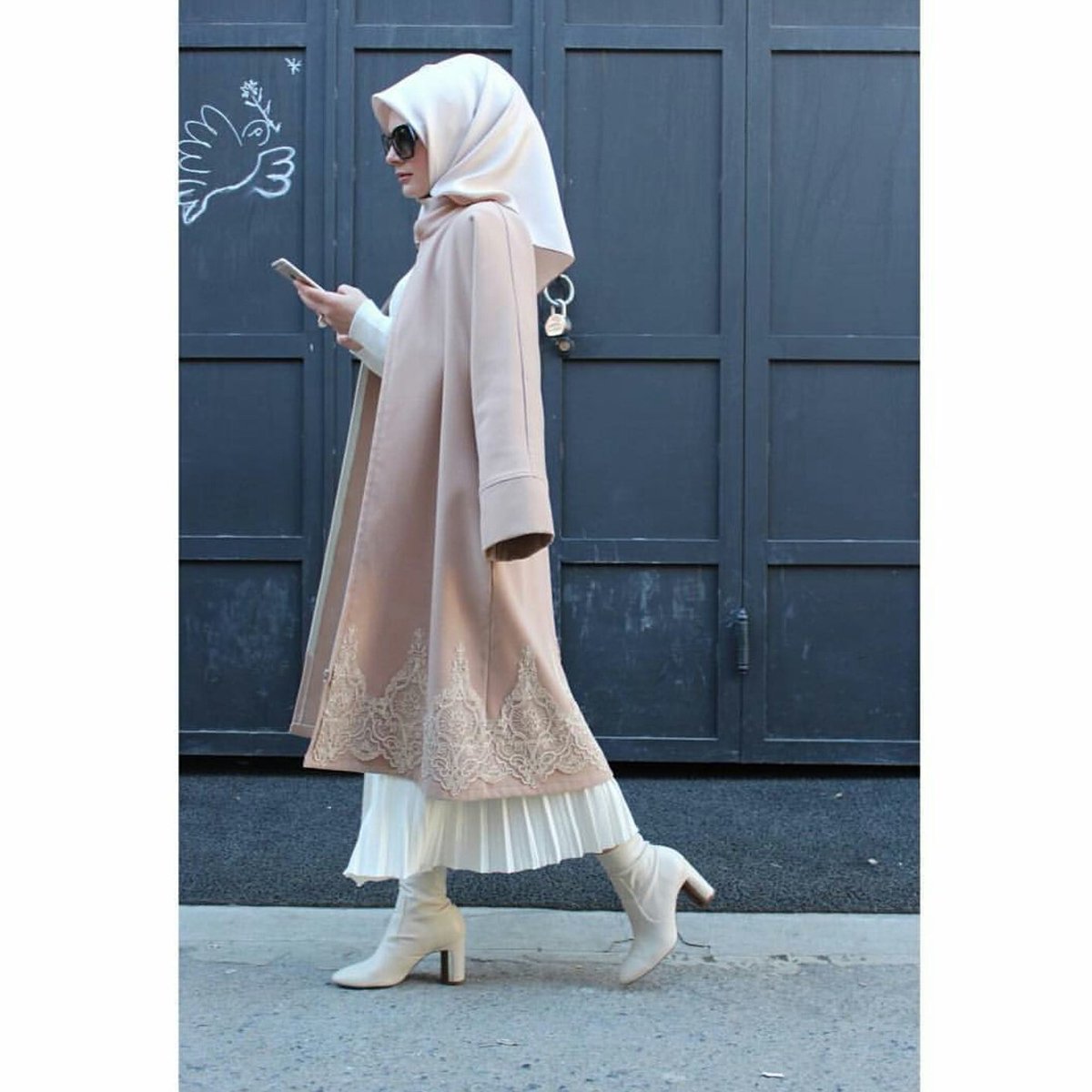 Bu pazartesi pastel tonları ve işleme detayları ile gönlümüze taht kuruyor 🍭

#hadijeistanbul #ferraceci #hadijestore