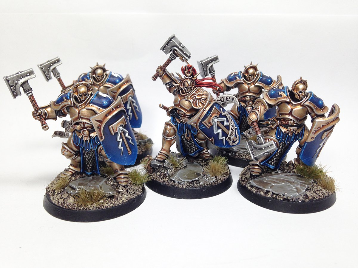 jay_goldfinch's tweet photo. My second unit of Stormcast Eternals is finished and ready in time for #miniaturemonday #warmongers #ageofsigmar https://t.co/ozzUZBOPOo