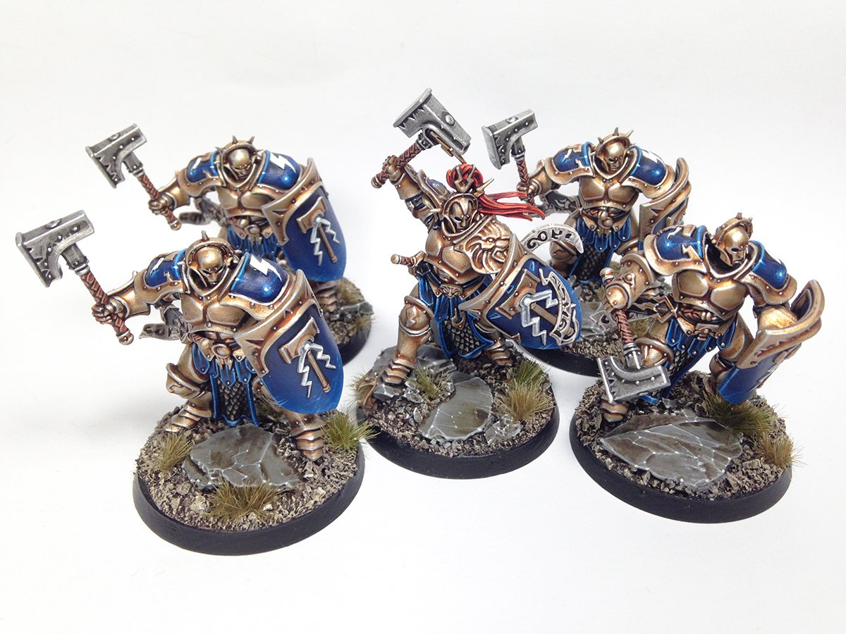 jay_goldfinch's tweet photo. My second unit of Stormcast Eternals is finished and ready in time for #miniaturemonday #warmongers #ageofsigmar https://t.co/ozzUZBOPOo
