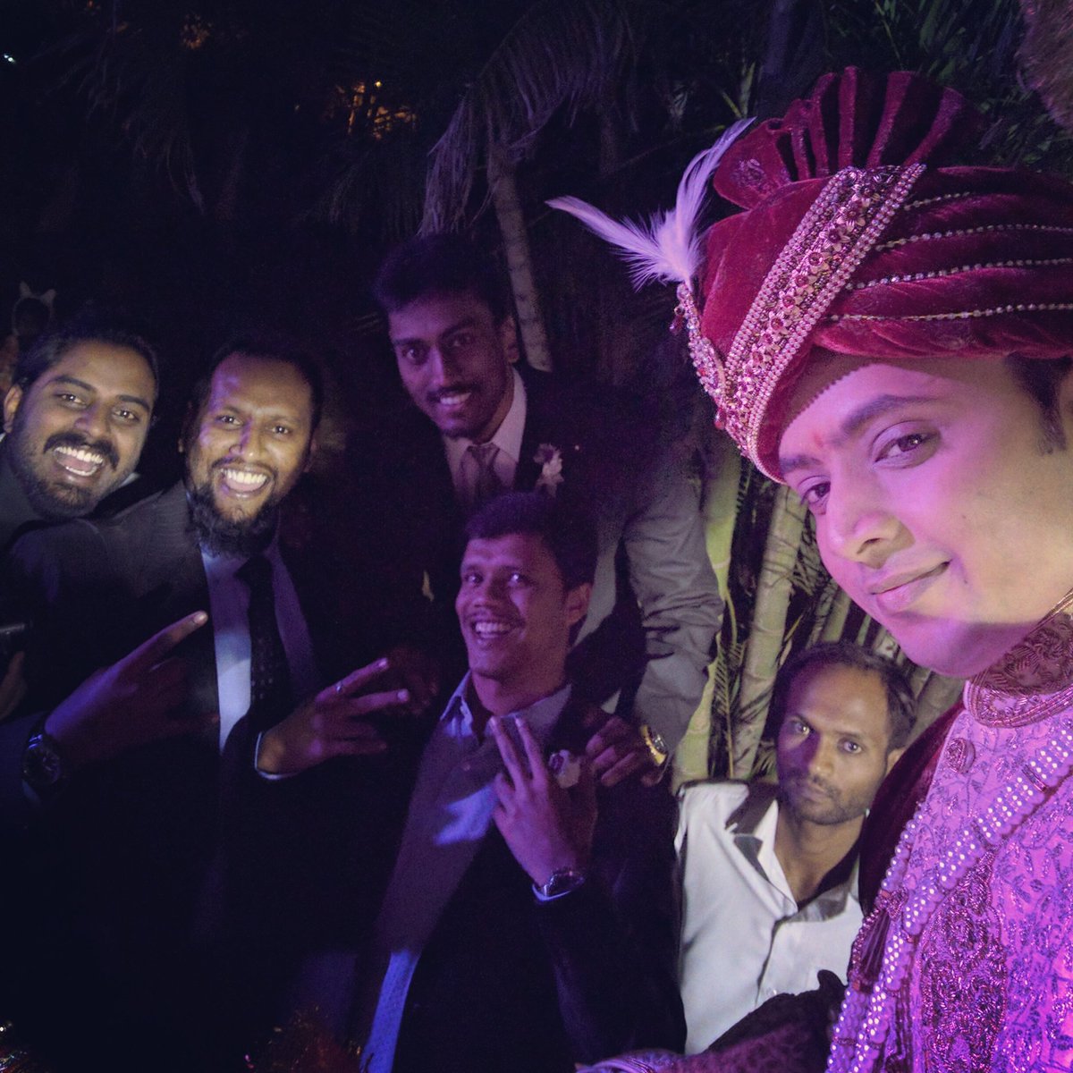BruCaleb's tweet photo. Good times .... When the second guy from the group gets hitched !!!!! 
#wedding#groomonthehorse#goldenpalms #goodtimes https://t.co/ilZNvzmWvy