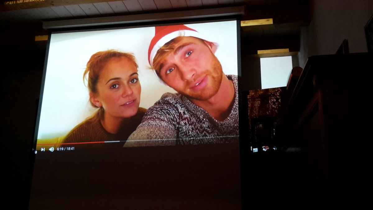 MsCloudless's tweet photo. Heute den Flock mal am Beamer geguckt 😊😅
@Snukieful @alex_j_fa https://t.co/M2ek52C1NE