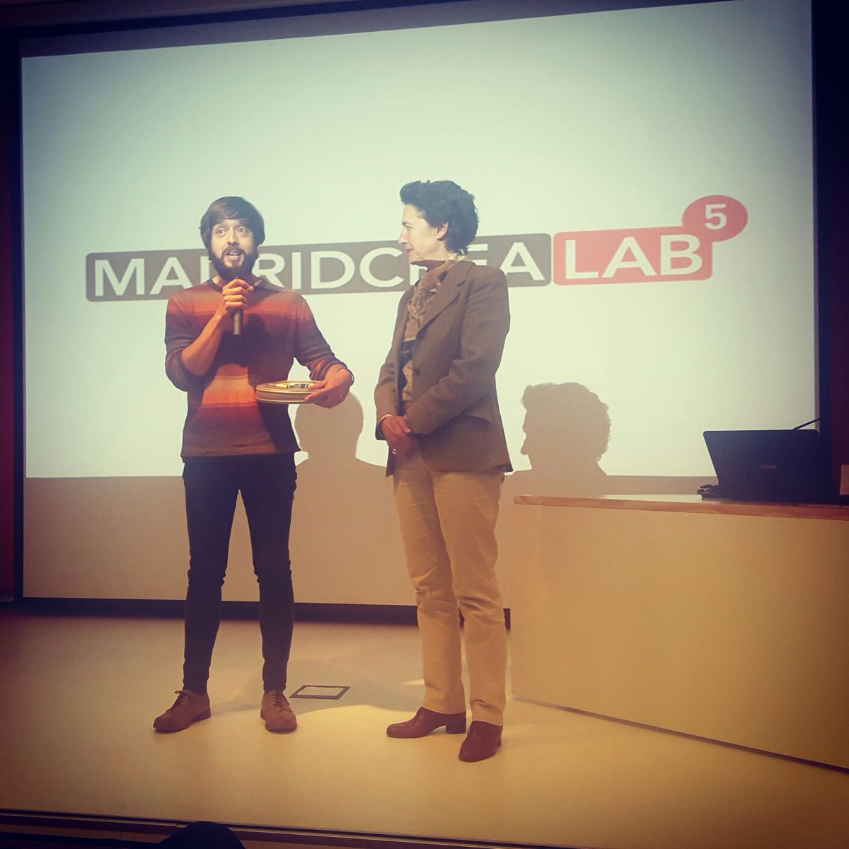 AMA_audiovisual's tweet photo. Premio #FilmMadrid, dotado con 3.000€, para 'Oscuro y Lucientes', de Samuel Alarcón. Enhorabuena!
#MadridCreaLab5 https://t.co/v2wVdQOfDu