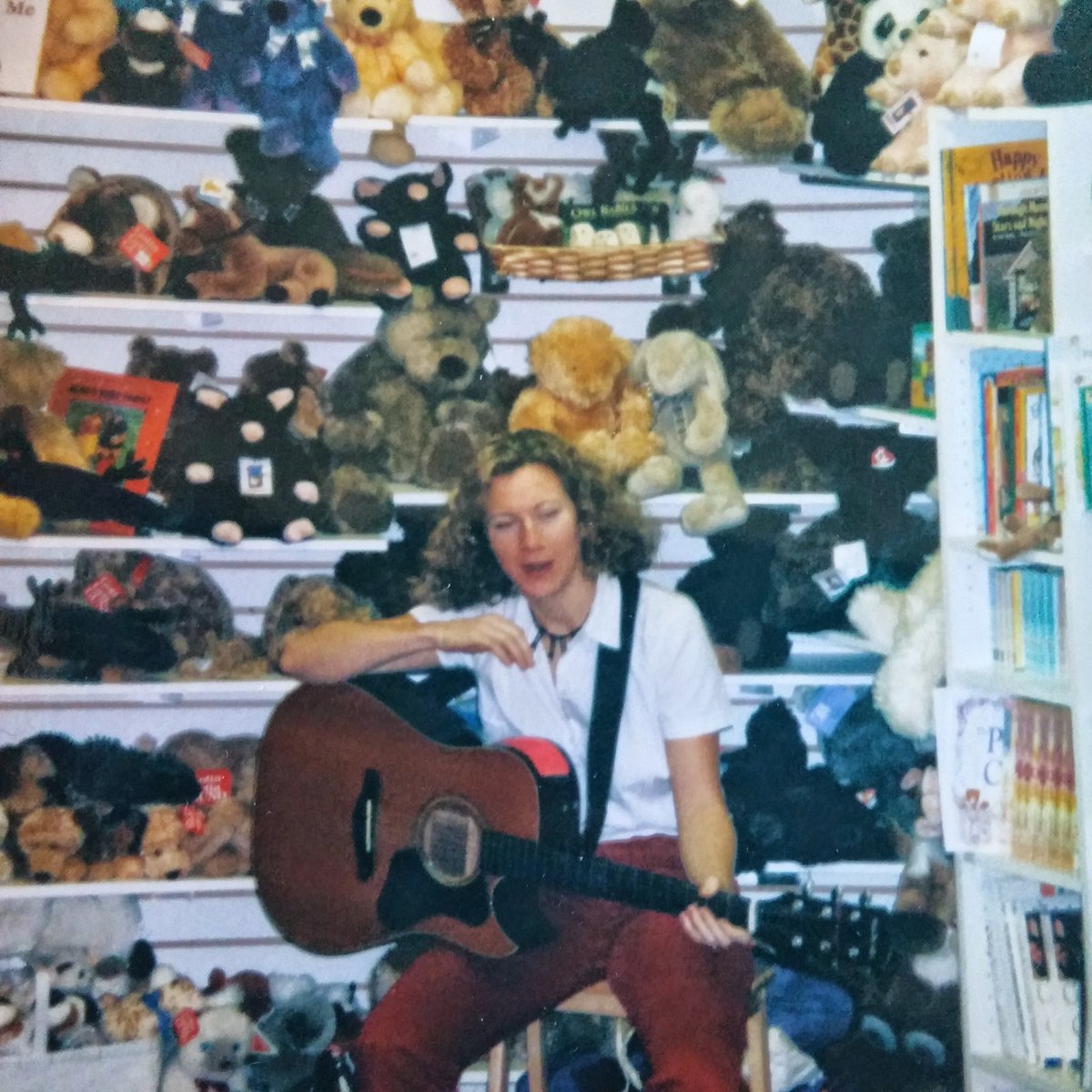GWillikersNH's tweet photo. Laurie Berkner at G.Willikers! around 1999!  Imagine...our own private concert. https://t.co/jSCoGkoy7Y