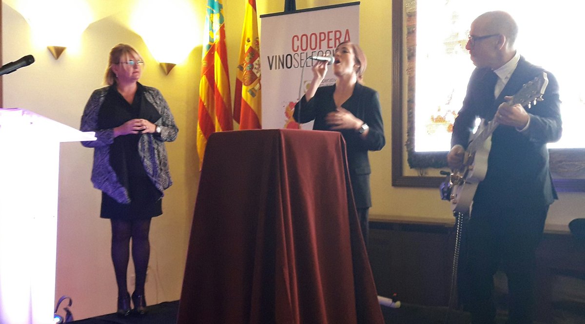 #vinos de <a href="/BaroniadeTuris/">Baronía de Turís</a> <a href="/bodegas_bocopa/">Bodegas Bocopa</a> <a href="/ClosDeLaVall/">ClosDeLaVall</a> @BodegasCovinas  @Reymos_Oficial  y Vinos de la Viña con <a href="/silviasoria/">𝕊𝕚𝕝𝕧𝕚𝕒 𝕊𝕠𝕣𝕚𝕒</a> y <a href="/abrilband/">Abril</a>