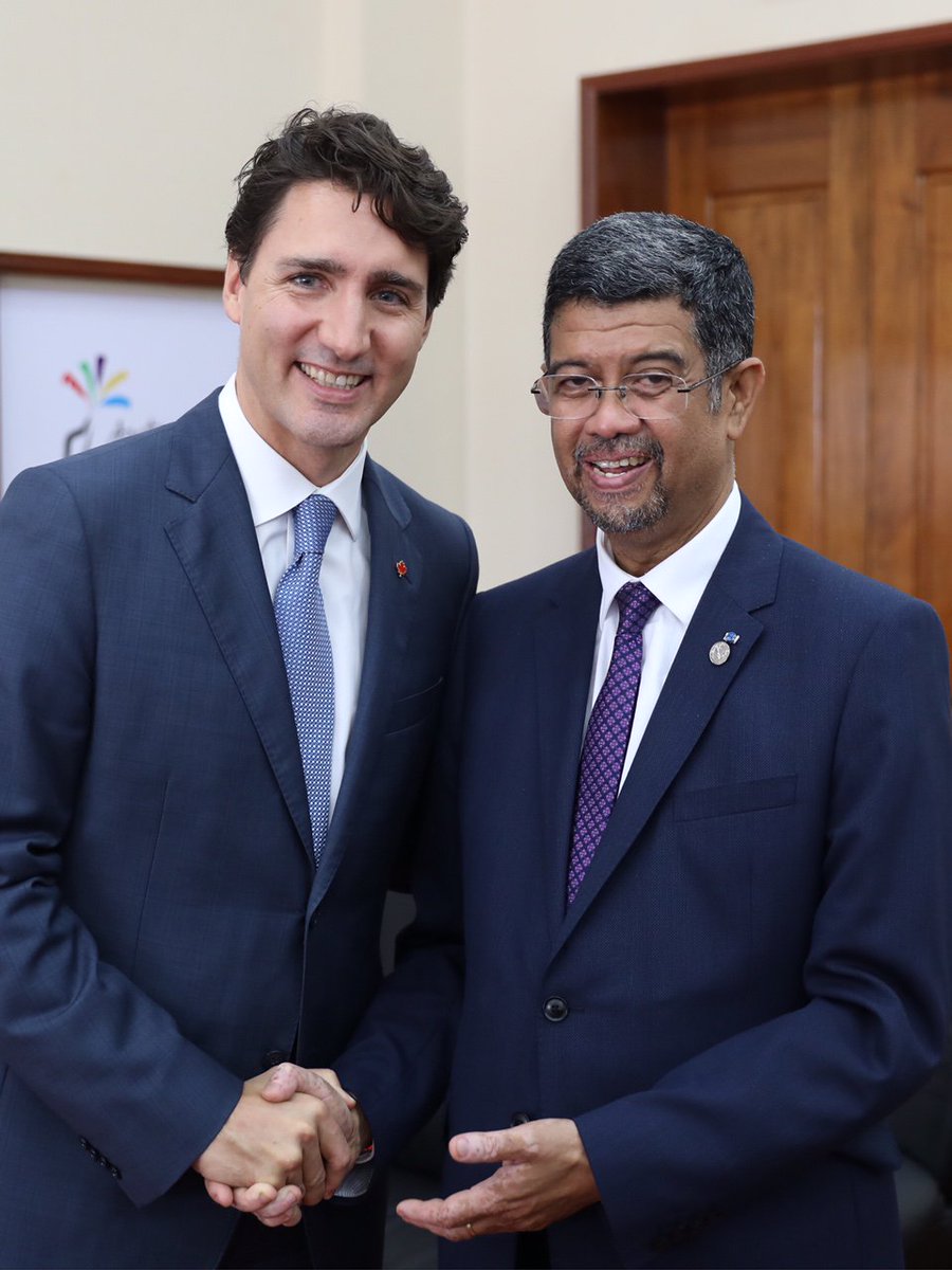 Justin Trudeau premier ministre du Canada félicite le Délégué général du XVI sommet de la Francophonie Mamy Rajaobelina.