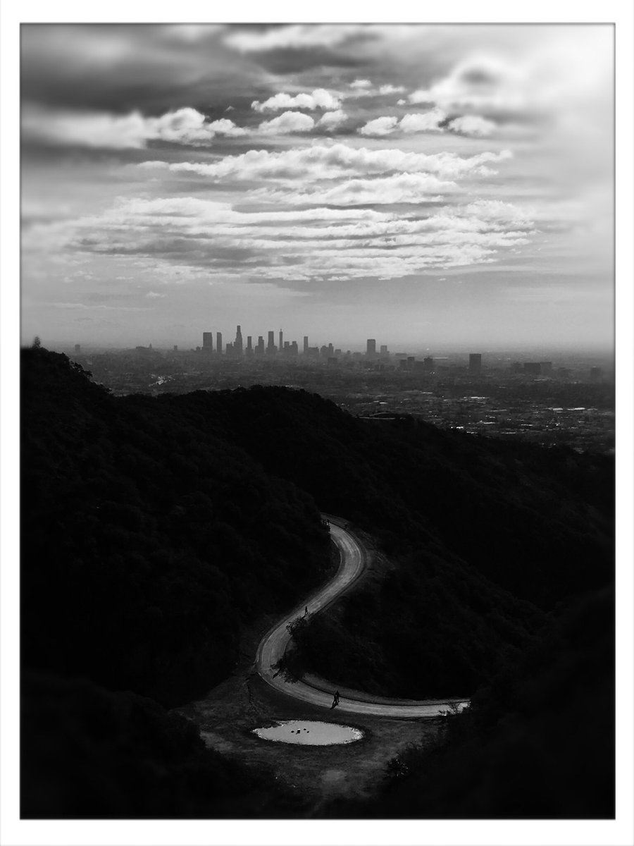 EricWinter1's tweet photo. What a view. Great morning hike. #runyoncanyon #puttinginwork great pic by #tomvickers @techamh https://t.co/OmajjeacNp