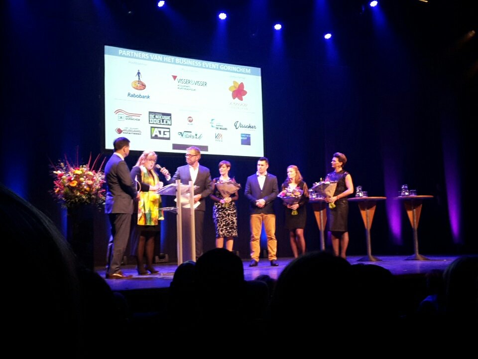 HendrikvM's tweet photo. Genomineerden Jonge onderning/ondernemers #beg16 met de wethouder @HansFreije winnaar is Fynesfitness https://t.co/UAaZPgdVco