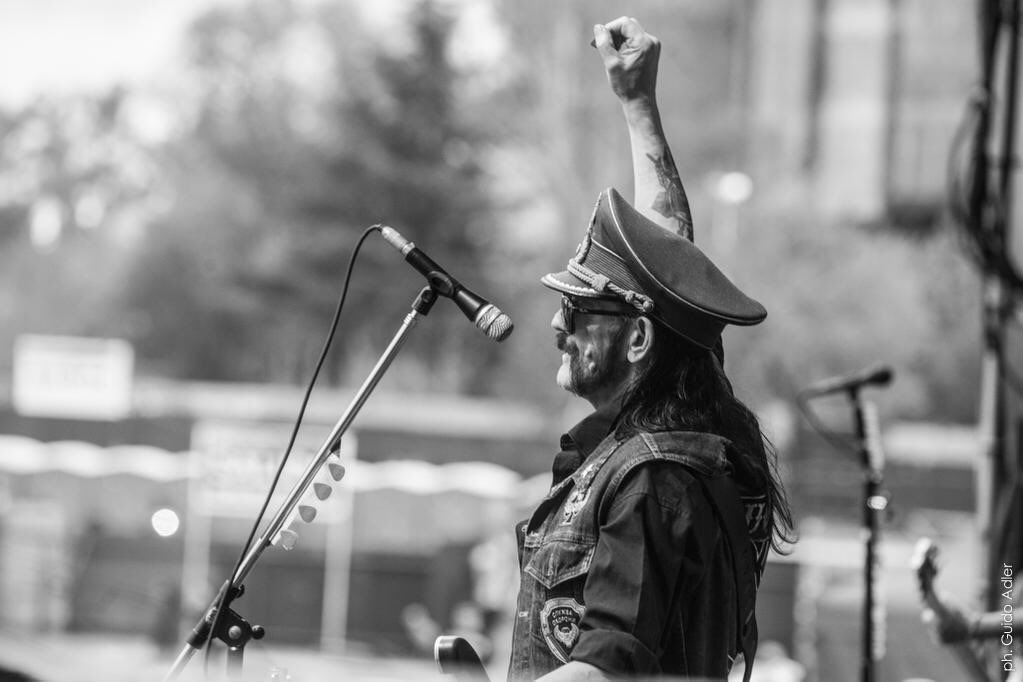 lemmy4president's tweet photo. Raise your hand for #MotorheadMonday https://t.co/HygifvMxHQ
