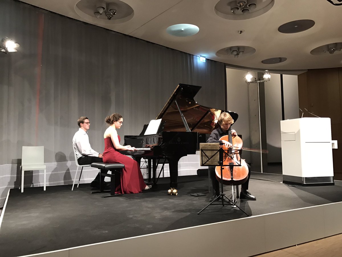 Konzertive-Wirtschaft trifft Musik, Musik macht Karriere;Projekt zw. Stuttgarter Musikschule, Mercedes Museum u. Rotaryclub S-Fernsehturm.