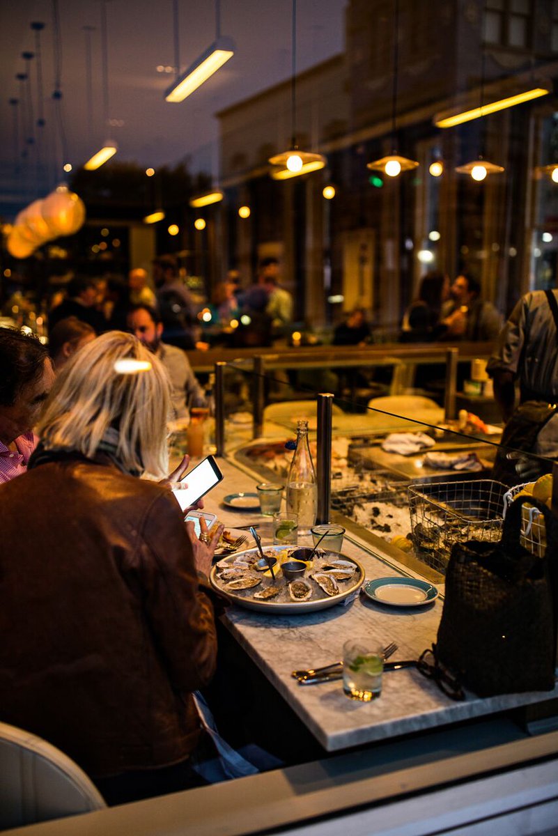 DarlingOyster's tweet image. Friends &amp;amp; oysters at the raw bar #darlingoysterbar #charleston #upperking #oysters #chsdrinks #chshappyhour