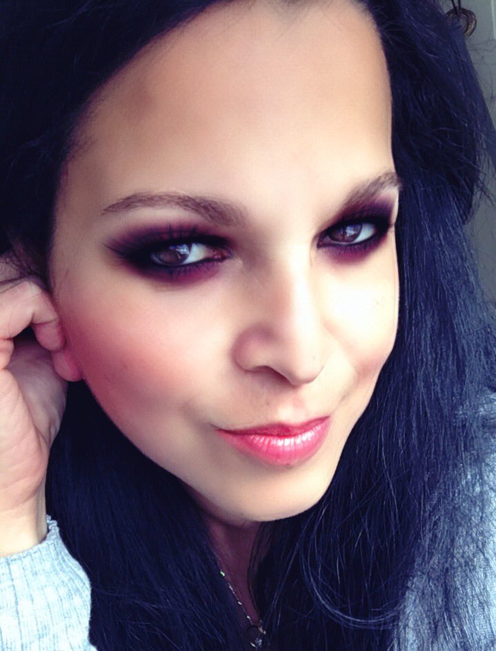LatinaChefPR's tweet photo. #makeup #lovingit #feeling #Glamorous https://t.co/JVWr7rUE2z