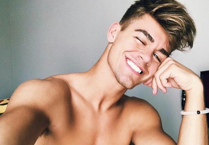 EricLightgood's tweet image. Venga chat@s, ¿me dais un RT para darme más a conocer? No os cuesta nada, cabrones. Y fav si quieres rol, que te hable o whatever.