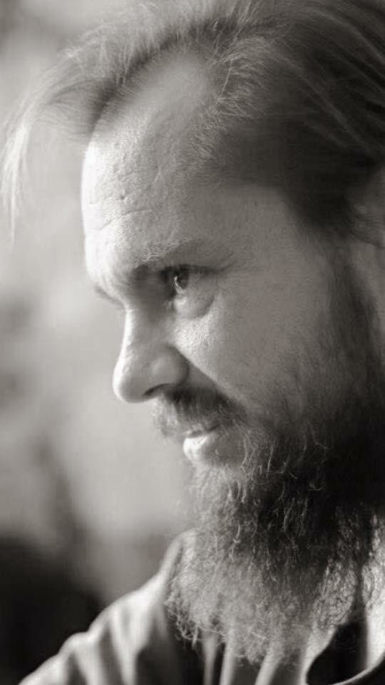 Hace tres años que te fuiste y sin embargo, sigues aquí.