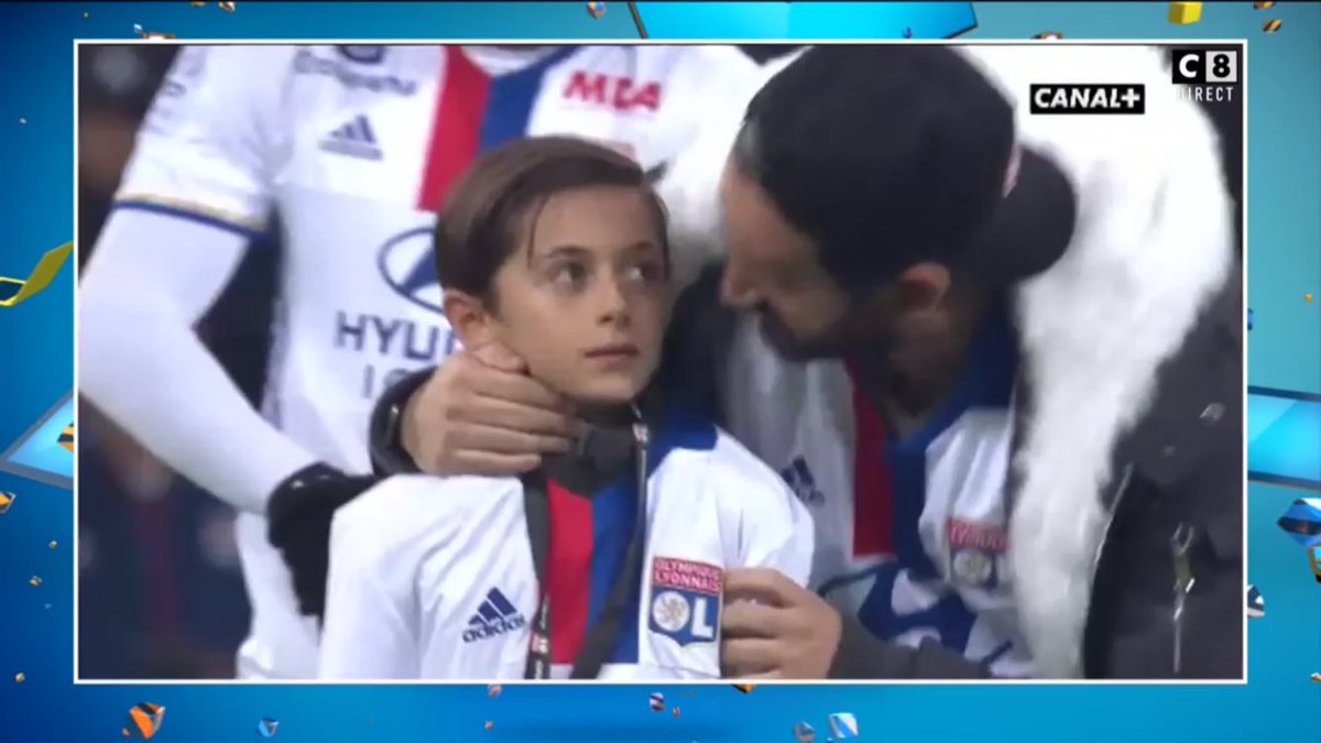 TBT9_W9's tweet photo. Les images du petit Hugo et Baba bientôt dans #TPMP ! https://t.co/srtbbCi2vD