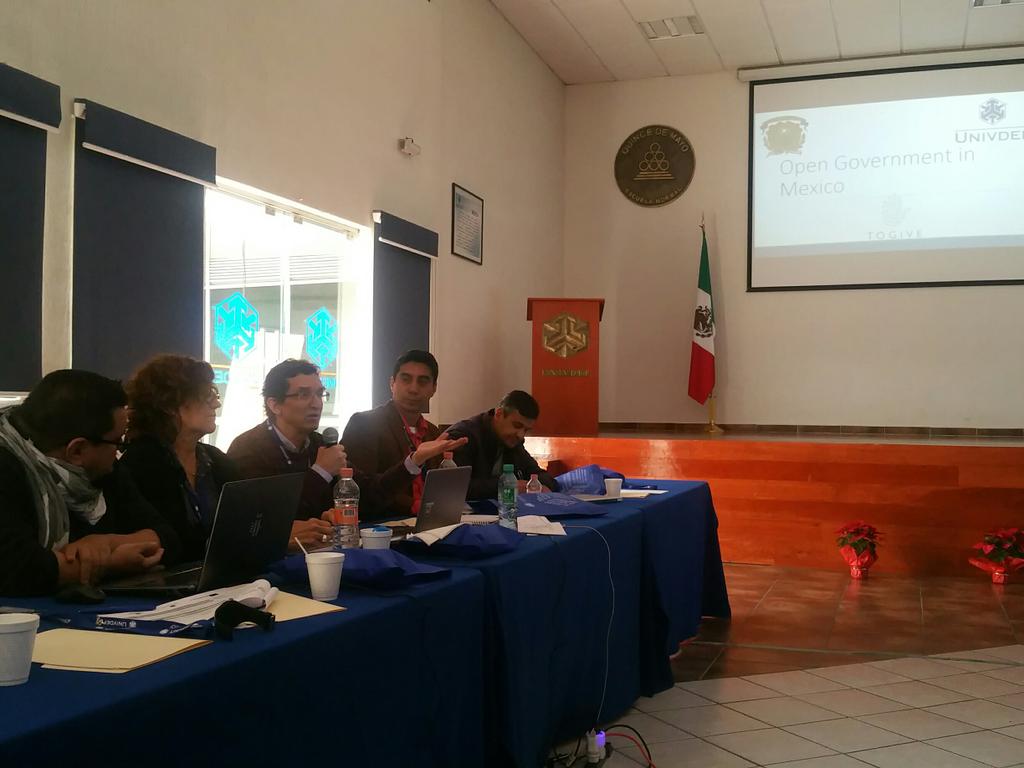 carina211's tweet photo. Hablando de la ética hacker y hackatones ciudadanos en la reunión de México de @togiveproject @zalete https://t.co/Nv2iR90se0