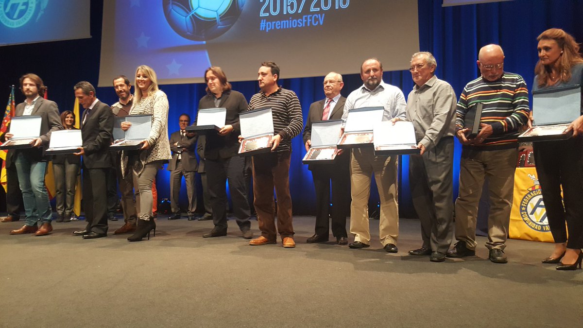 FFCV_info's tweet photo. La @FederacionFFCV distingue a los directivos más destacados de la pasada campaña en la Gala de #PremiosFFCV https://t.co/jnNOUiWNBe