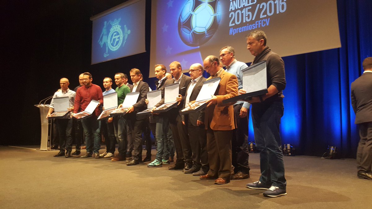 FFCV_info's tweet photo. La @FederacionFFCV distingue a los clubes que cumplen 25 años de historia. Enhorabuena! #PremiosFFCV https://t.co/KoGpz2tcRh
