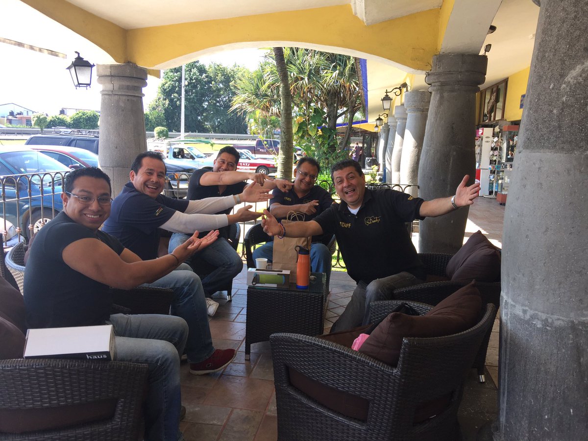 Para los que dicen que no se ríe <a href="/kikodandy/">francisco escamilla</a> <a href="/PorfirioGodinez/">Porfirio Godinez</a>