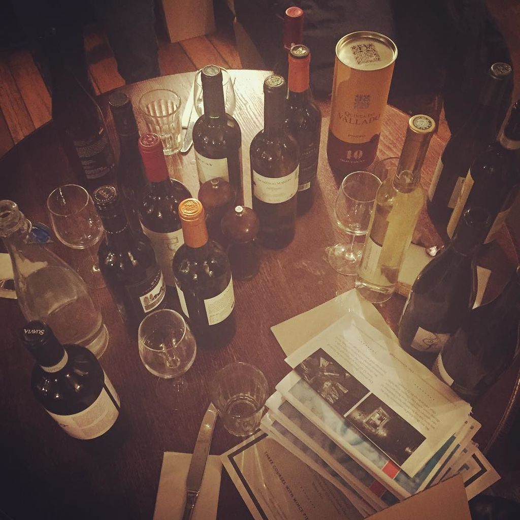 thealbionpub's tweet photo. Thanks @seanflaherty10 @bibendumwine for #teamwinetasting #northlondonpubs #menuknowledge #investinyourteam #christ… https://t.co/Fb2y2DlYtQ