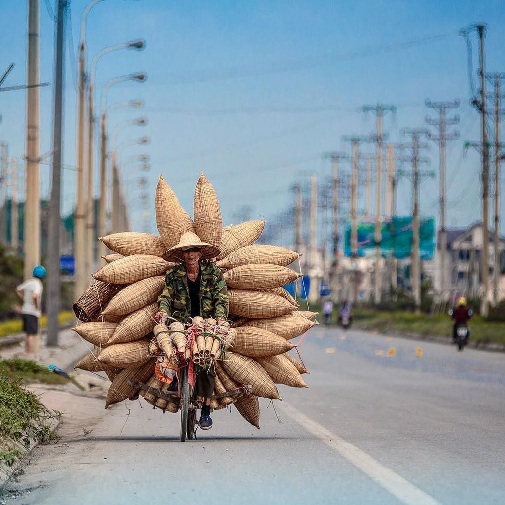 ChrisWillan's tweet photo. #fisherman #fishpots #roadtrip #hochiminhcity #vietnam #asia #canon5dmarkiii https://t.co/qxPn5bji2X https://t.co/N6eb2OH0Te