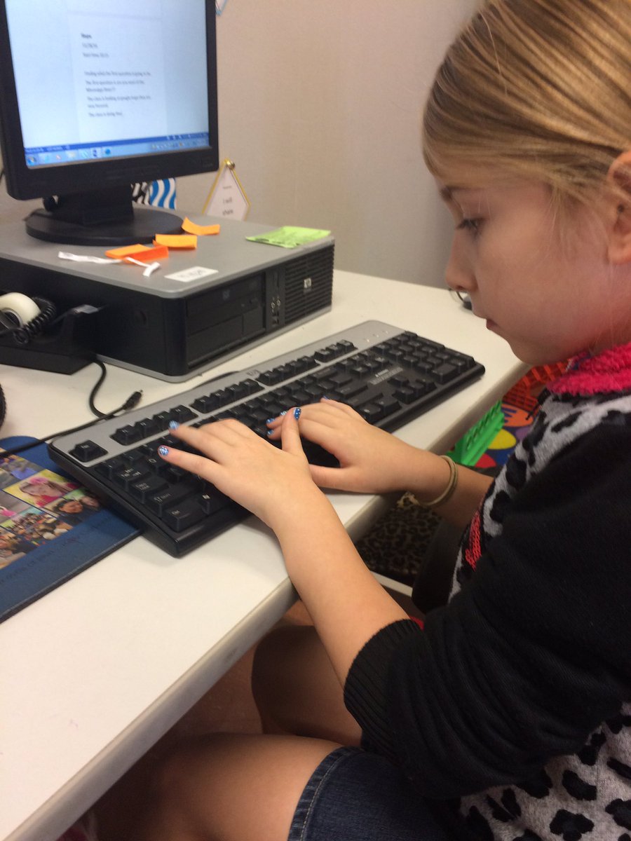 HollandEdTech's tweet image. We are doing a mystery skype every body is very focused on what their job is. @JennaDawson28 Written by the #TweeterJob