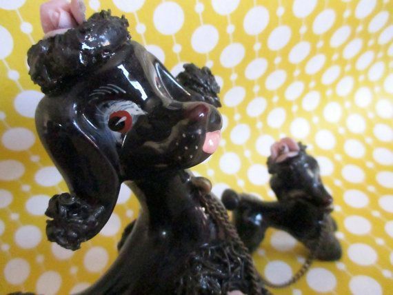 SquirrelAwayVtg's tweet photo. #VintagePoodle Set #LeashedDogs #Black by #SquirrelAwayVintage https://t.co/61Zw49fmdc via @Etsy #etsyvintage #kitsch #giftsforher #dogs https://t.co/f1IuCSx6hd