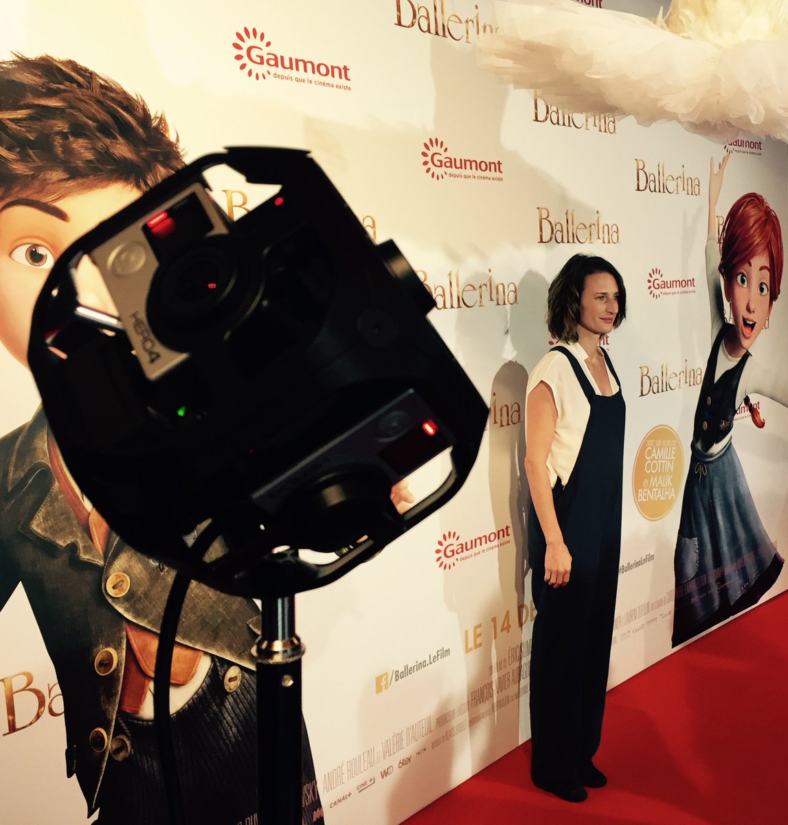 Metavers360's tweet photo. Nous étions ce week-end à l'avant-première de "Ballerina" à #Paris, avec @CotinCamille et @MalikBentalha ! Images en 360 très bientôt. https://t.co/Uo324O26Ic