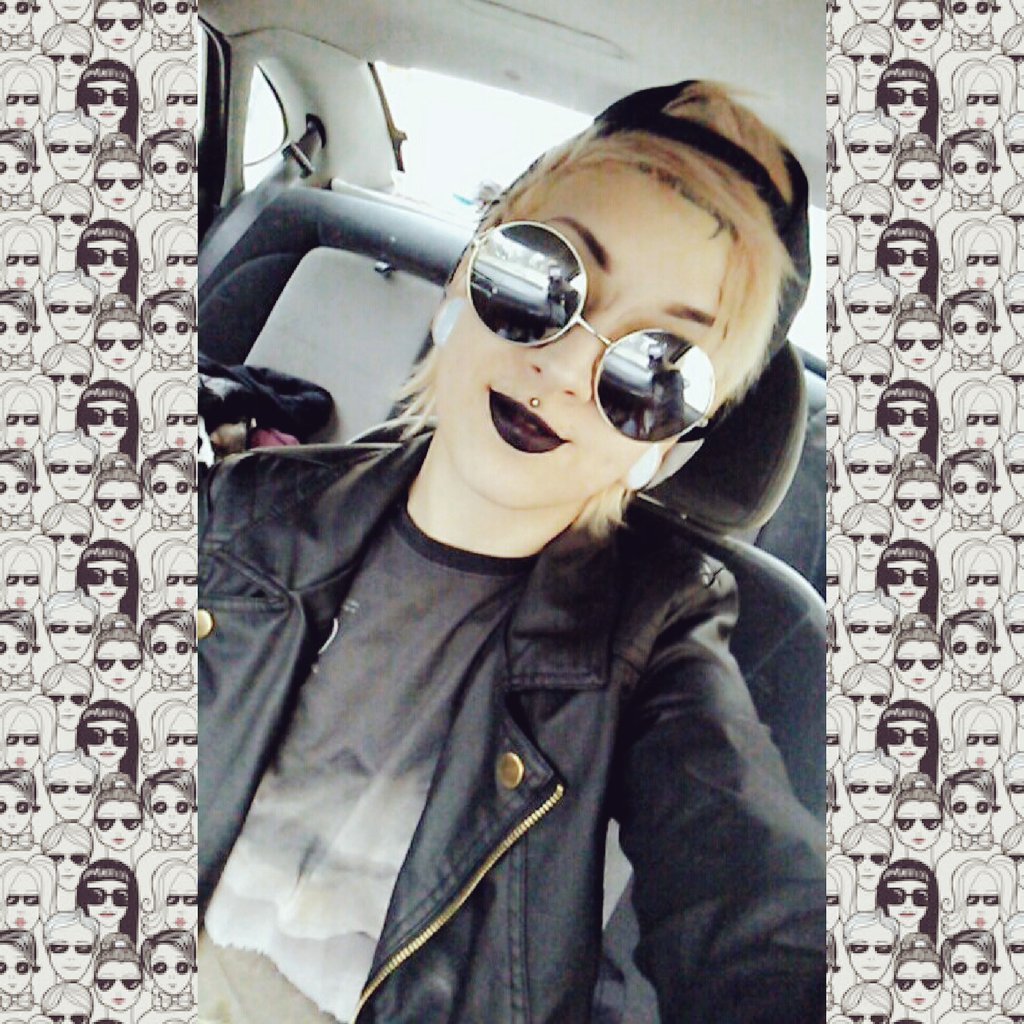 thesaddestchild's tweet photo. #gothedout #sadgirl #slay https://t.co/WJGToNI5WF