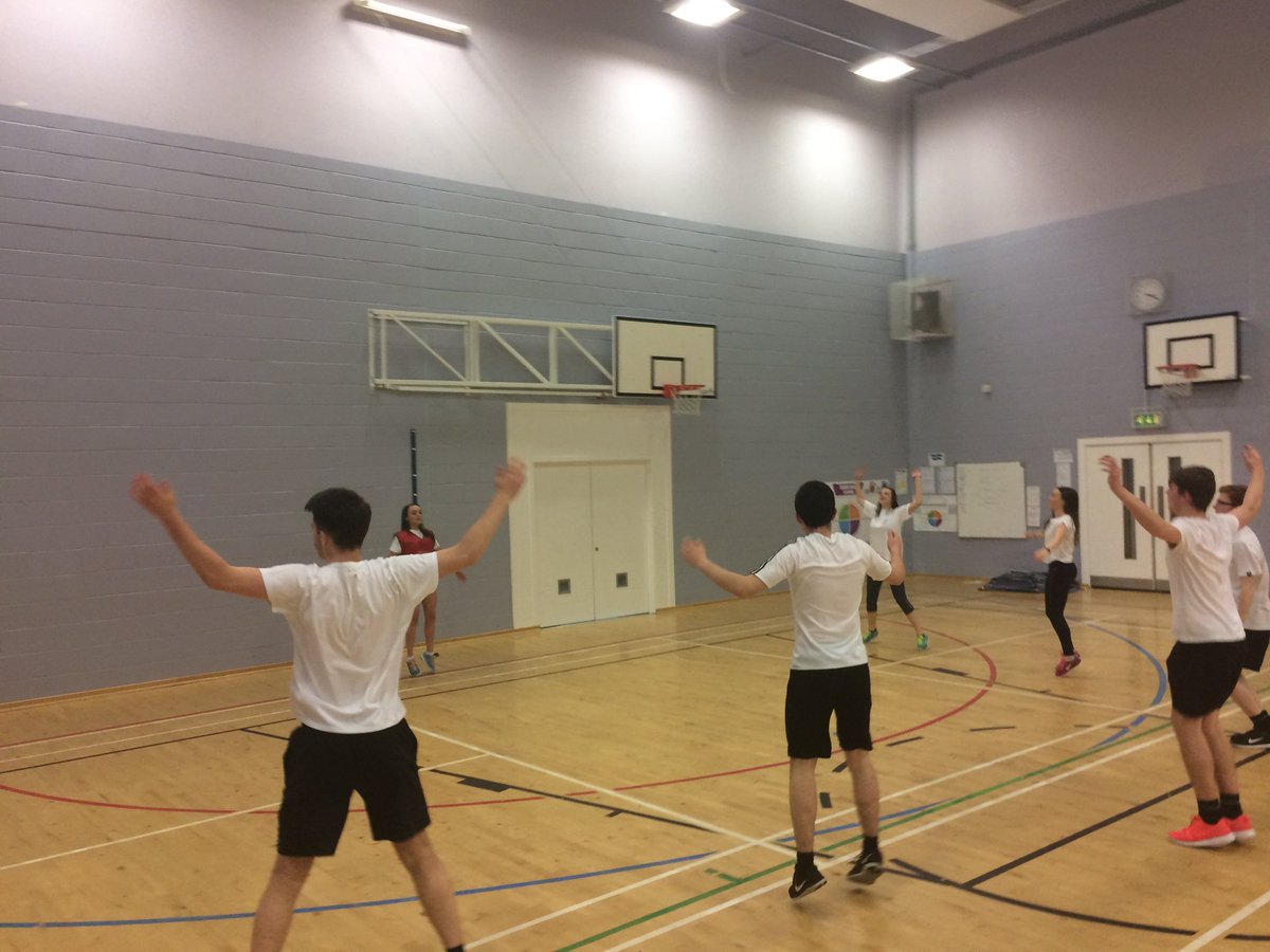 HolyCross_PE's tweet image. Sports leaders delivering their fitness sessions. @SportsLeadersUK  #leadership #redfaces