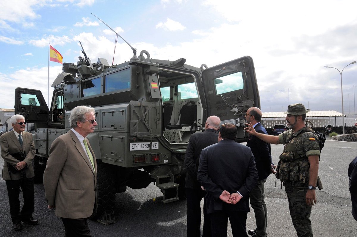 MCANA_ET's tweet photo. Visita de la Asociación GEMAEM #Canarias a la Base “General Alemán Ramírez” #BRILCAN @EjercitoTierra https://t.co/FJeBkhPOiu