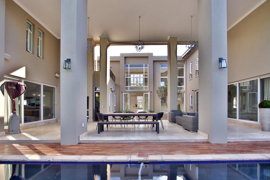 Novanoir_decor's tweet photo. #NOVANoirDecor was involved in both the architectural design &amp; Interior design of this home. #StyledByNOVA https://t.co/1c7rRk2fTT